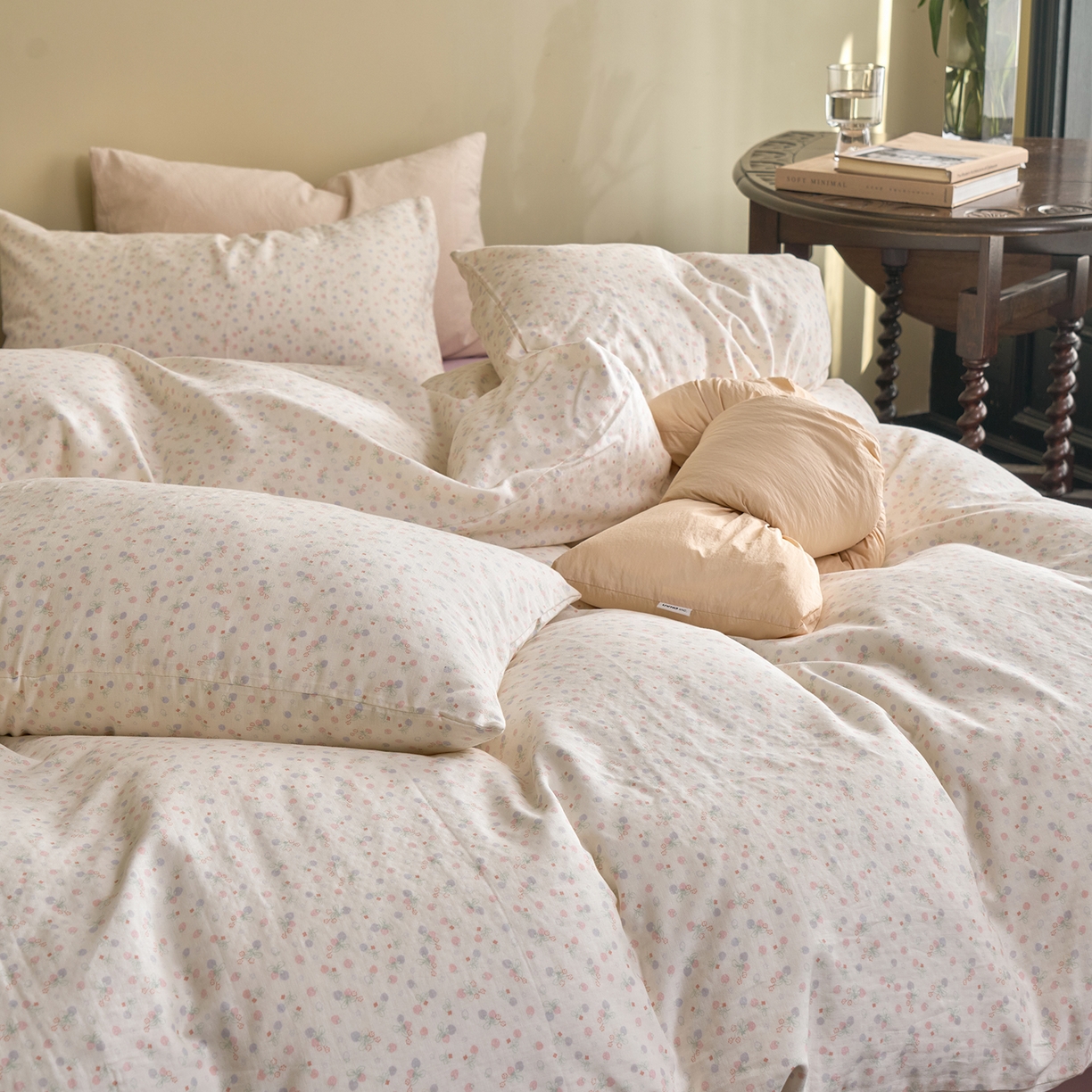 91家纺网 家纺一手货源 找家纺 洋铭区（原狠狠爱） 2026春季新款简约全棉 无边双层纱 四件套系列 多多小草莓