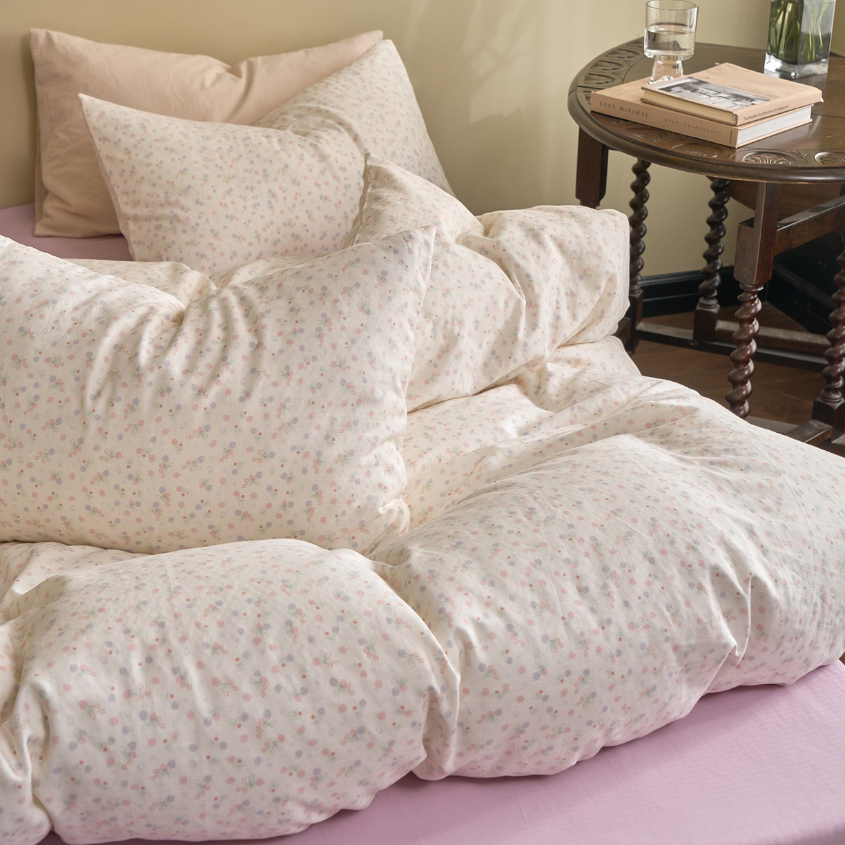 91家纺网 家纺一手货源 找家纺 洋铭区（原狠狠爱） 2026春季新款简约全棉 无边双层纱 四件套系列 多多小草莓