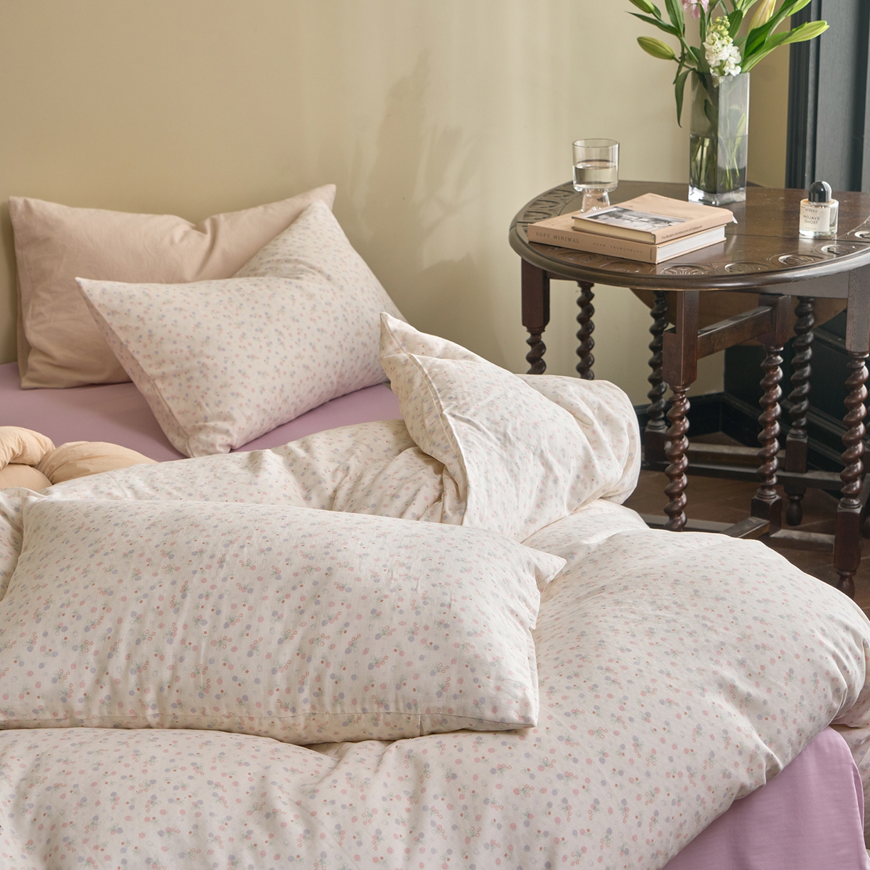 91家纺网 家纺一手货源 找家纺 洋铭区（原狠狠爱） 2026春季新款简约全棉 无边双层纱 四件套系列 多多小草莓