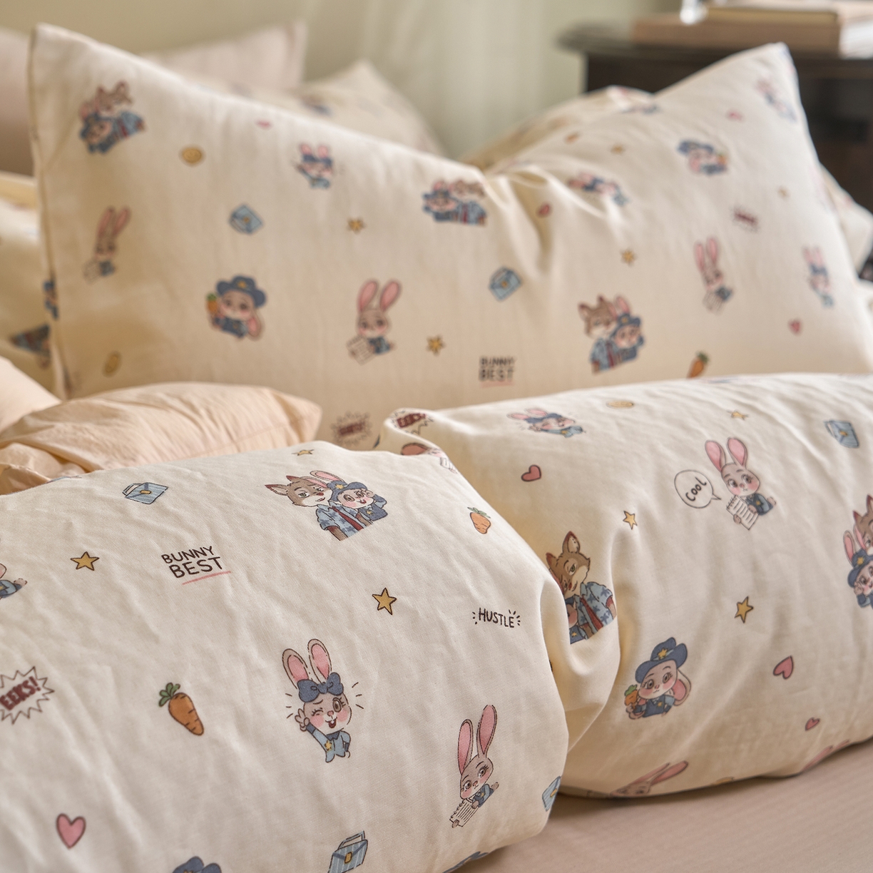 91家纺网 家纺一手货源 找家纺 洋铭区（原狠狠爱） 2026春季新款简约全棉 无边双层纱 四件套系列 疯狂小可爱