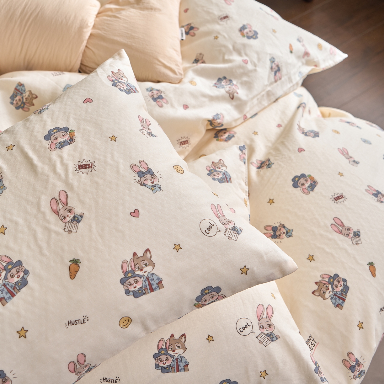 91家纺网 家纺一手货源 找家纺 洋铭区（原狠狠爱） 2026春季新款简约全棉 无边双层纱 四件套系列 疯狂小可爱