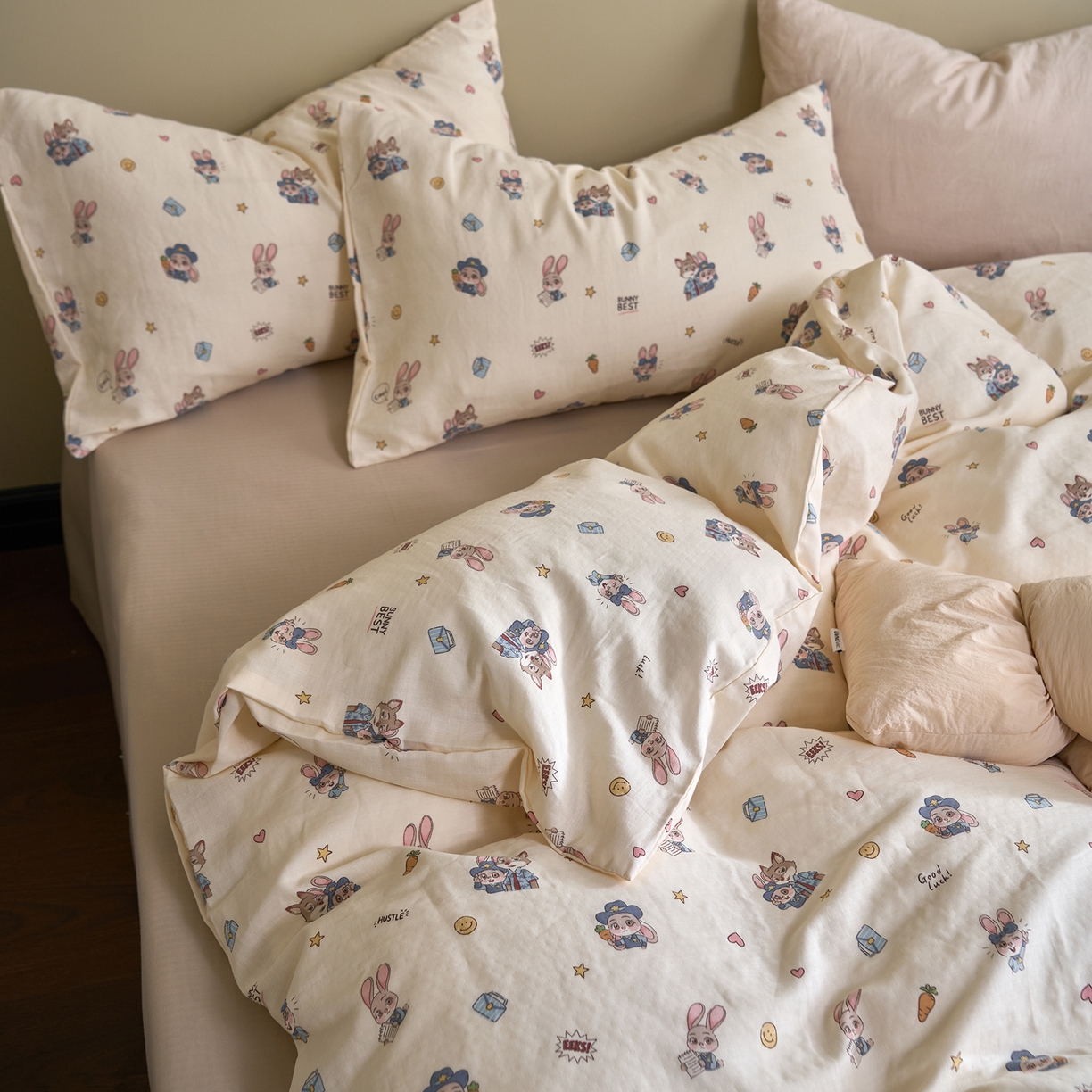 91家纺网 家纺一手货源 找家纺 洋铭区（原狠狠爱） 2026春季新款简约全棉 无边双层纱 四件套系列 疯狂小可爱