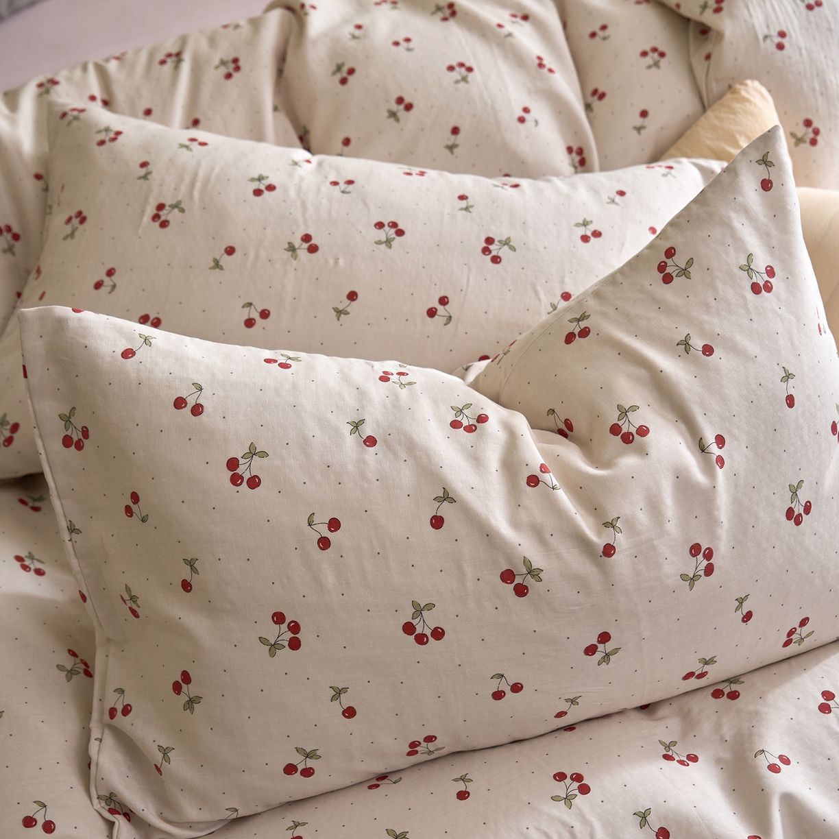 91家纺网 家纺一手货源 找家纺 洋铭区（原狠狠爱） 2026春季新款简约全棉 无边双层纱 四件套系列 红果果