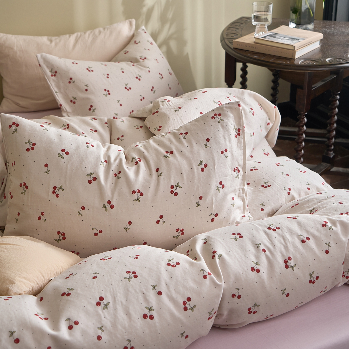 91家纺网 家纺一手货源 找家纺 洋铭区（原狠狠爱） 2026春季新款简约全棉 无边双层纱 四件套系列 红果果