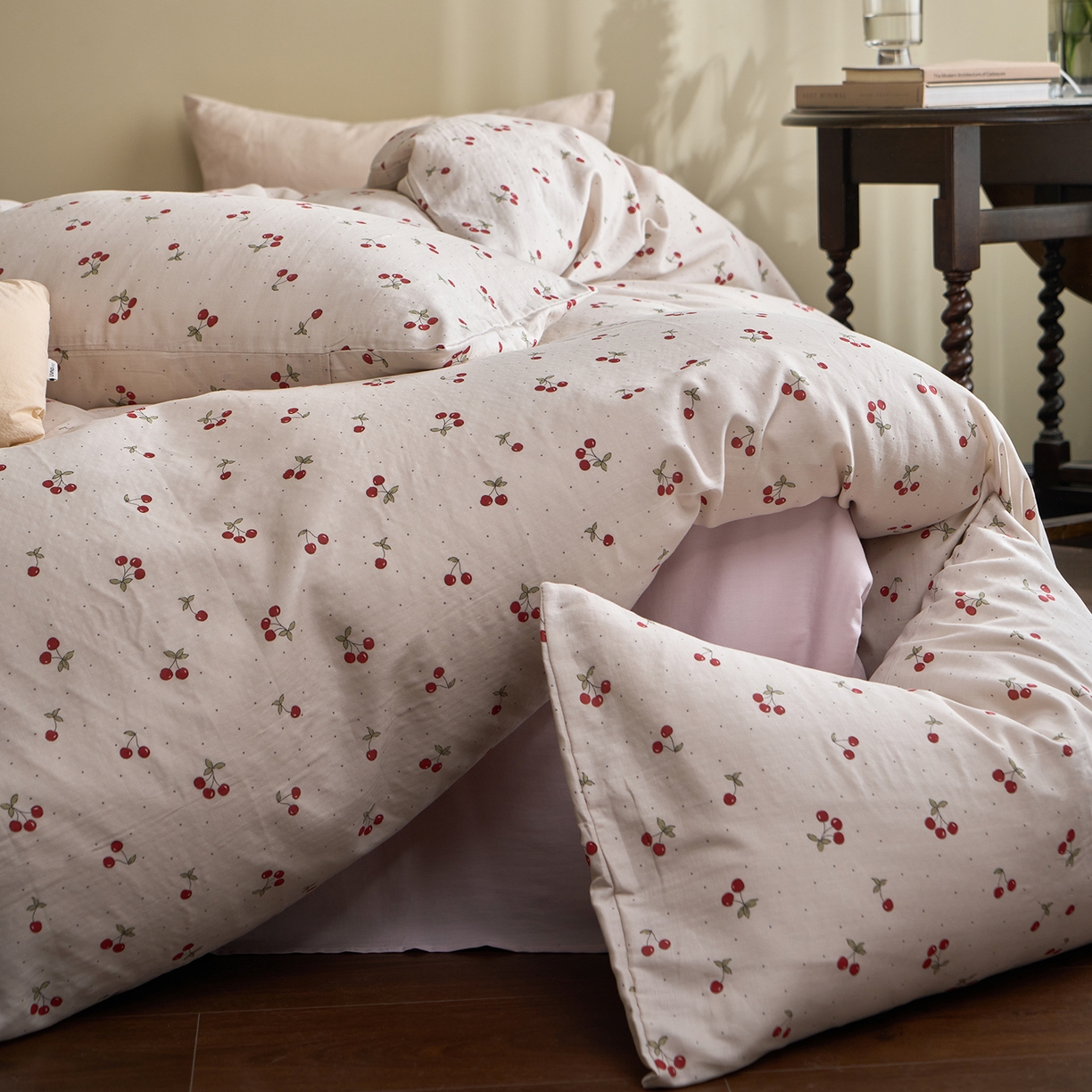 91家纺网 家纺一手货源 找家纺 洋铭区（原狠狠爱） 2026春季新款简约全棉 无边双层纱 四件套系列 红果果