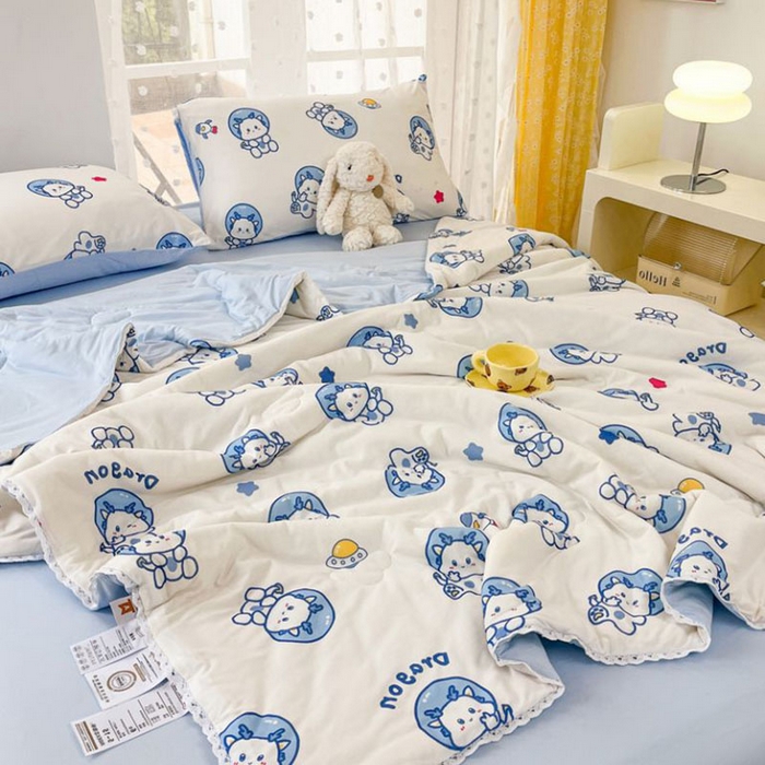 91家纺网 家纺一手货源 找家纺 默忆 2026新款A类母婴级针织棉大豆云朵被子被芯夏被空调被春秋冬被四季被 小龙人