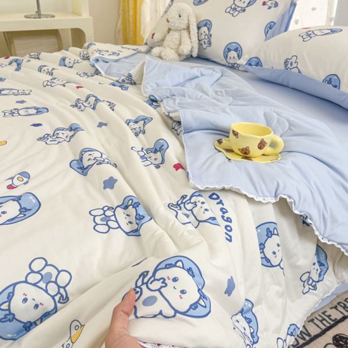 91家纺网 家纺一手货源 找家纺 默忆 2026新款A类母婴级针织棉大豆云朵被子被芯夏被空调被春秋冬被四季被 小龙人