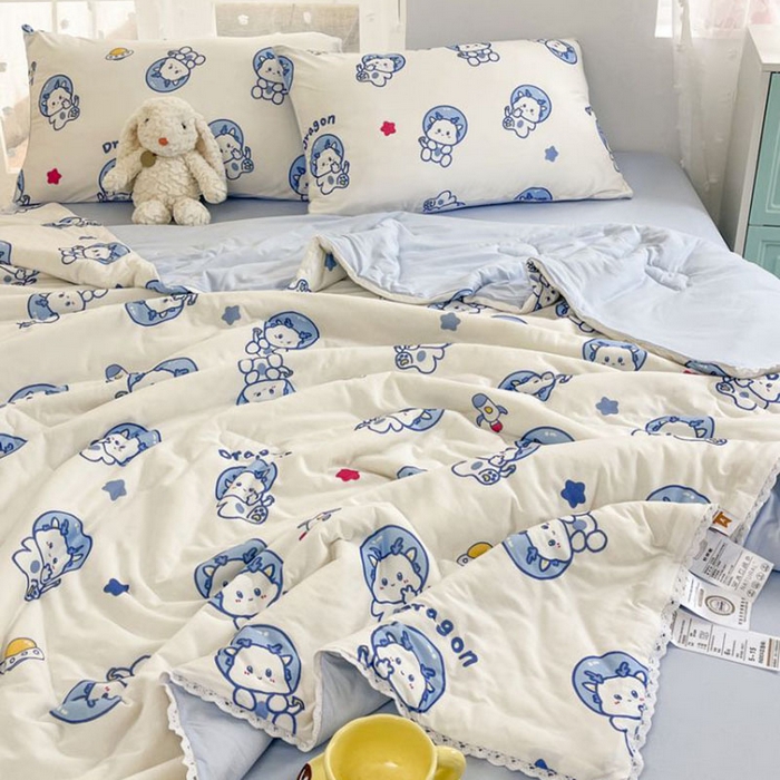 91家纺网 家纺一手货源 找家纺 默忆 2026新款A类母婴级针织棉大豆云朵被子被芯夏被空调被春秋冬被四季被 小龙人