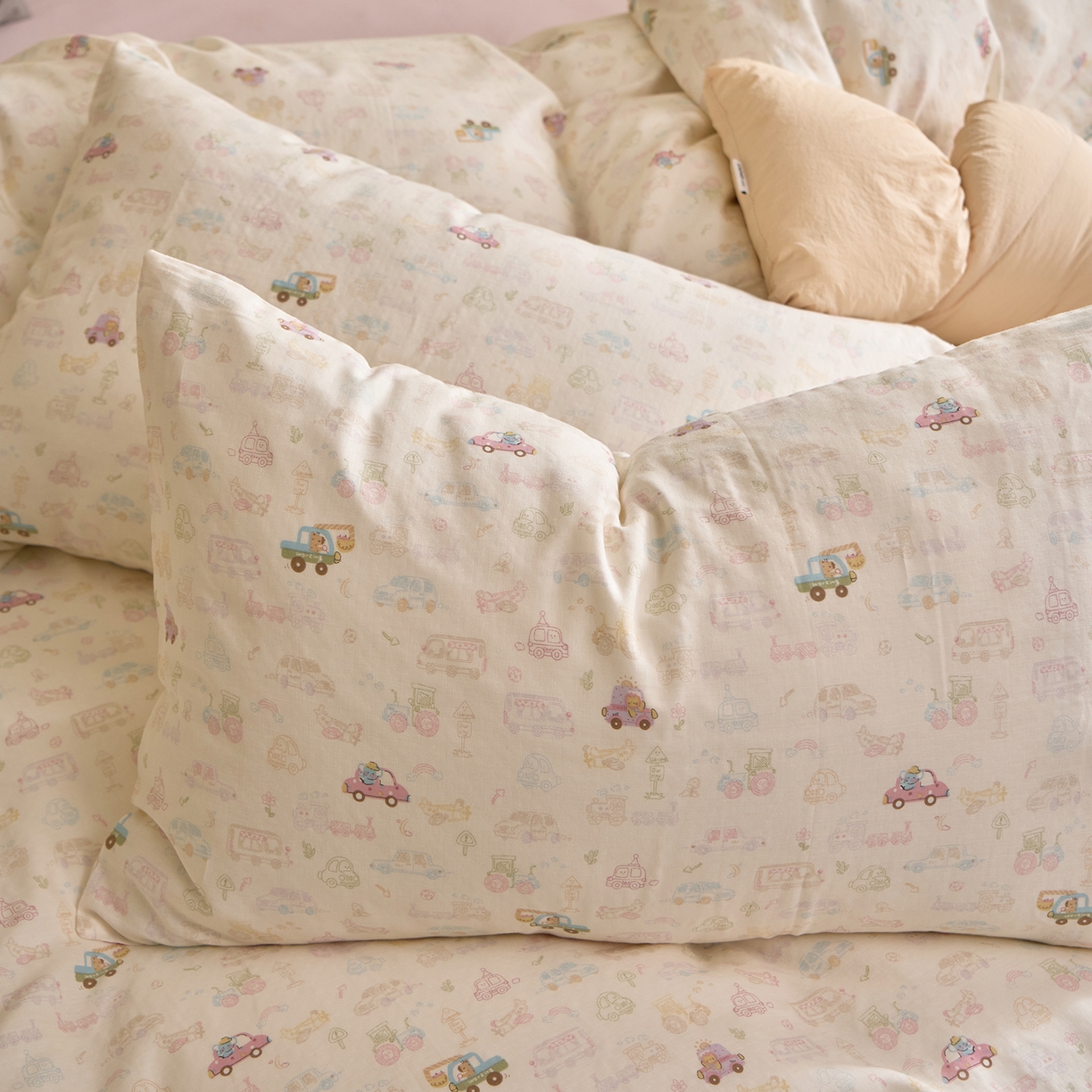 91家纺网 家纺一手货源 找家纺 洋铭区（原狠狠爱） 2026春季新款简约全棉 无边双层纱 四件套系列 卡卡小汽车