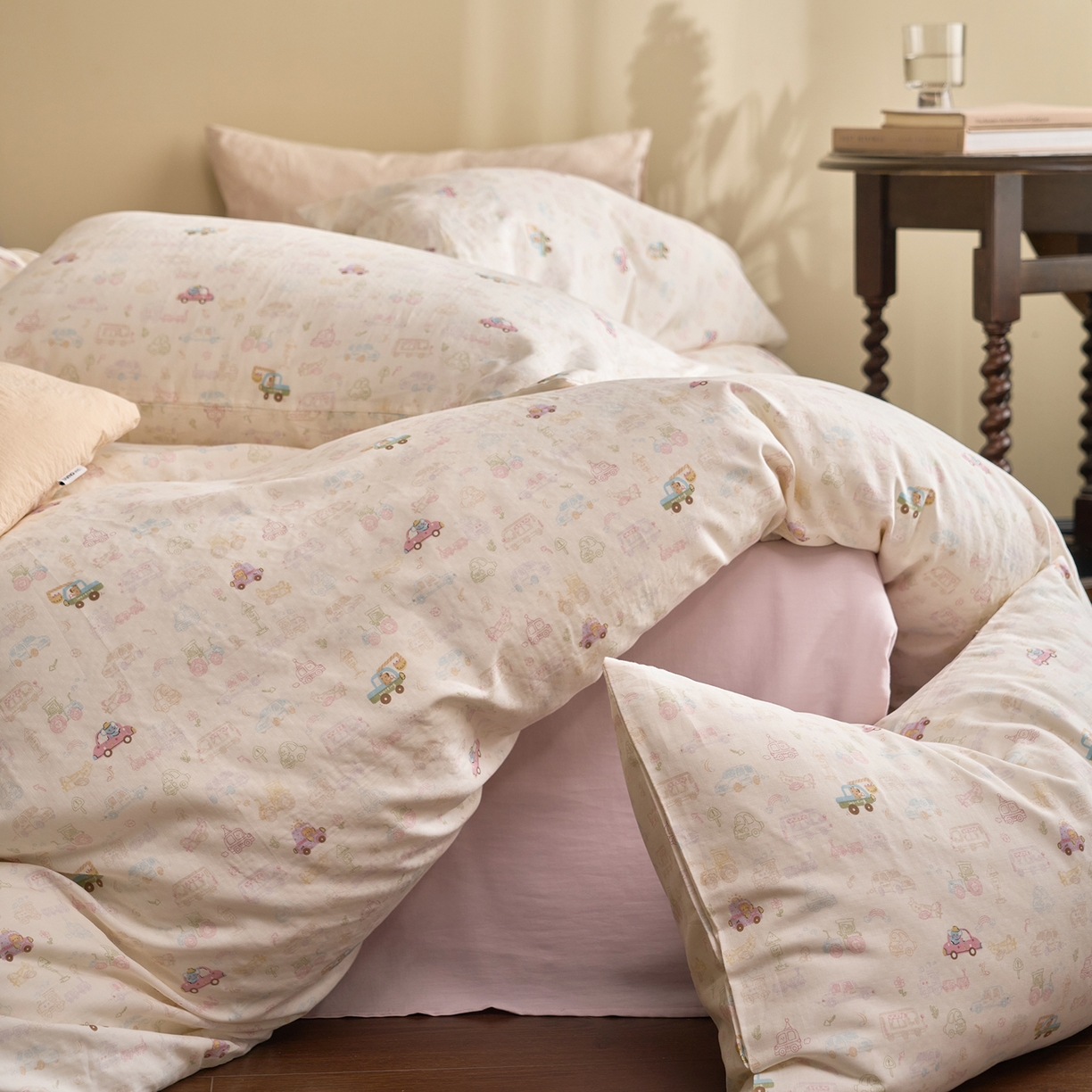 91家纺网 家纺一手货源 找家纺 洋铭区（原狠狠爱） 2026春季新款简约全棉 无边双层纱 四件套系列 卡卡小汽车