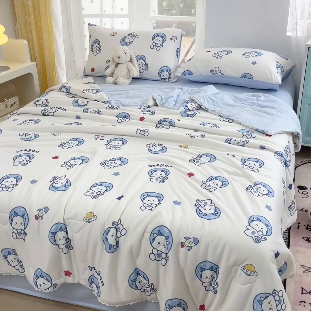 91家纺网 家纺一手货源 找家纺 默忆 2026新款A类母婴级针织棉大豆云朵被子被芯夏被空调被春秋冬被四季被 小龙人