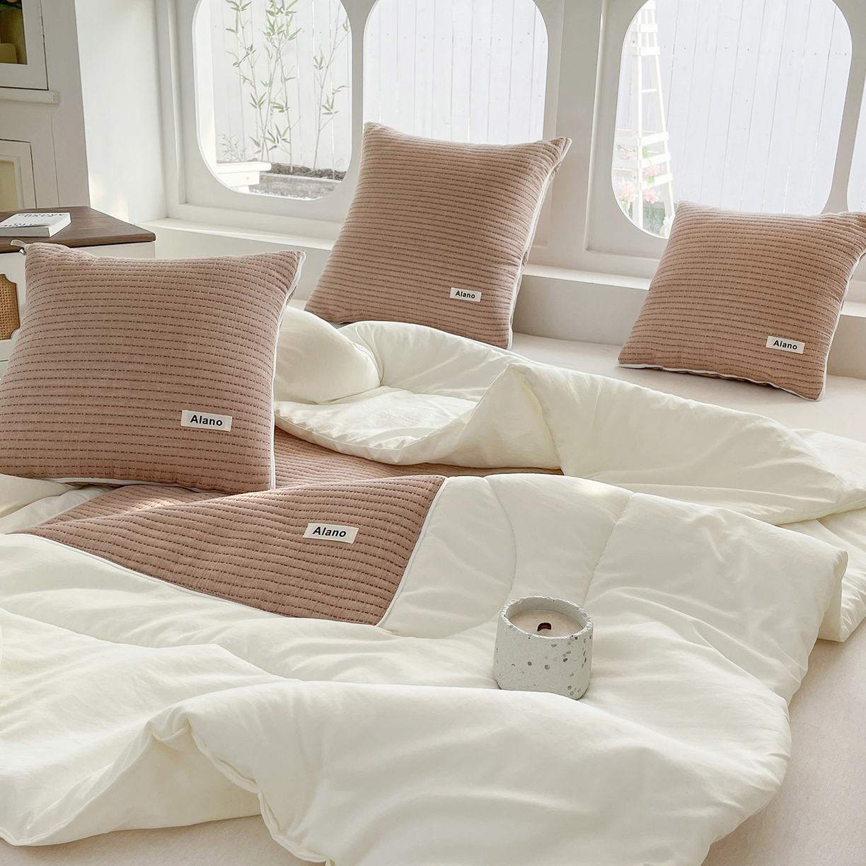 91家纺网 家纺一手货源 找家纺 番茄+ 2026新款春夏色织全棉极简主义抱枕被 深咖