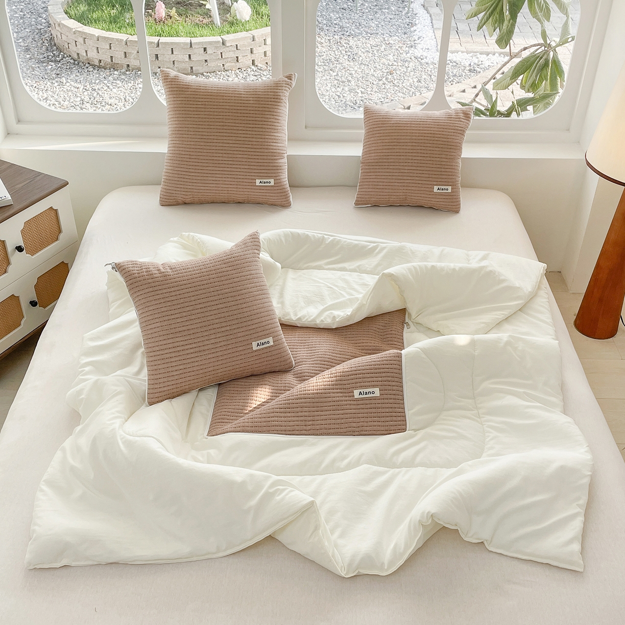 91家纺网 家纺一手货源 找家纺 番茄+ 2026新款春夏色织全棉极简主义抱枕被 深咖