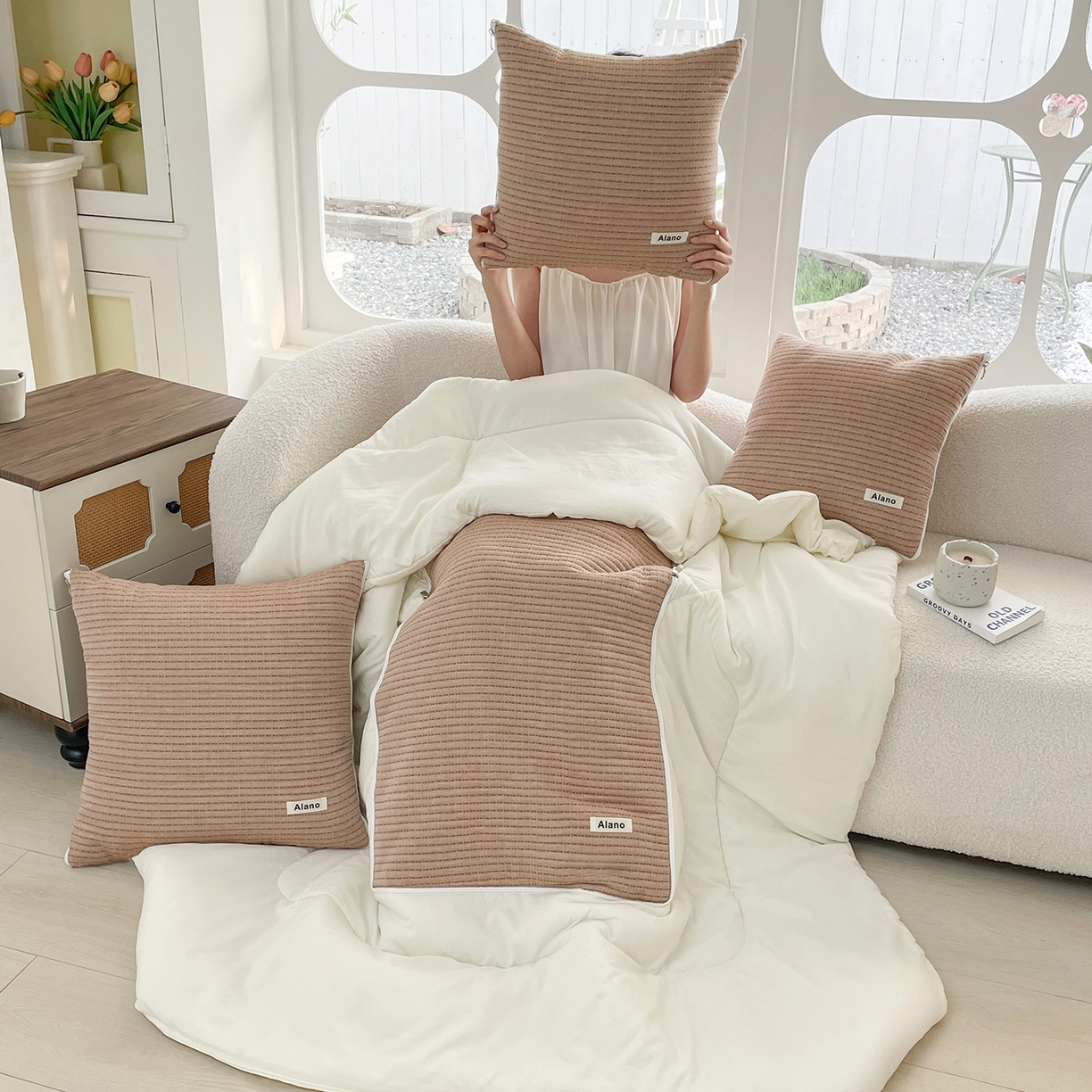 91家纺网 家纺一手货源 找家纺 番茄+ 2026新款春夏色织全棉极简主义抱枕被 深咖