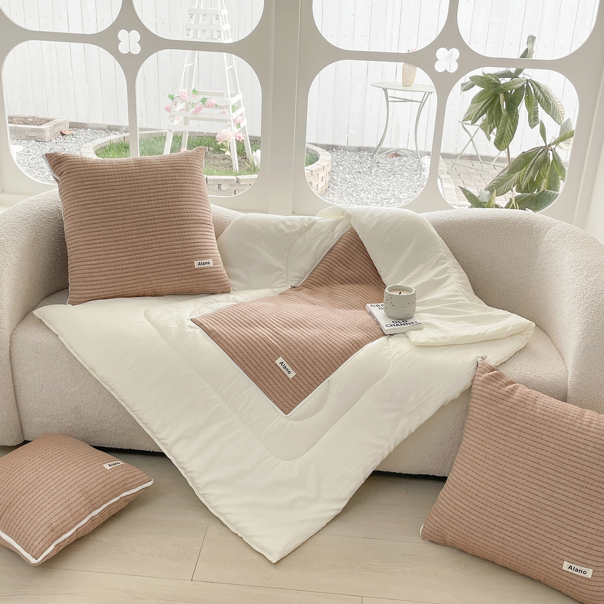 91家纺网 家纺一手货源 找家纺 番茄+ 2026新款春夏色织全棉极简主义抱枕被 深咖