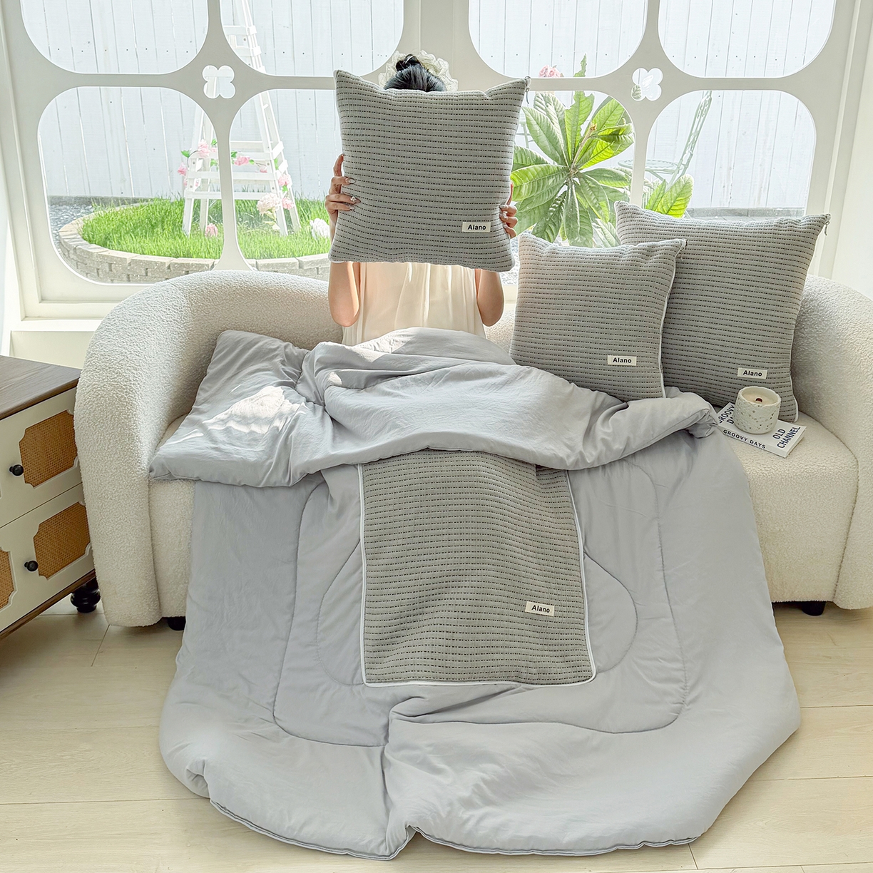 91家纺网 家纺一手货源 找家纺 番茄+ 2026新款春夏色织全棉极简主义抱枕被 莫兰迪灰