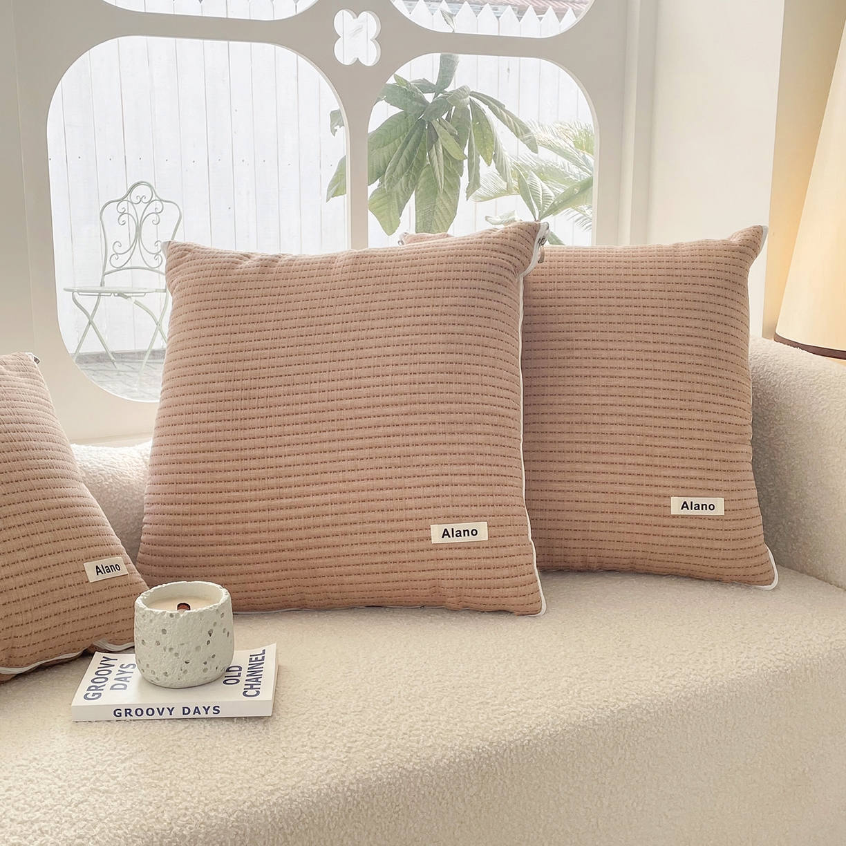 91家纺网 家纺一手货源 找家纺 番茄+ 2026新款春夏色织全棉极简主义抱枕被 深咖