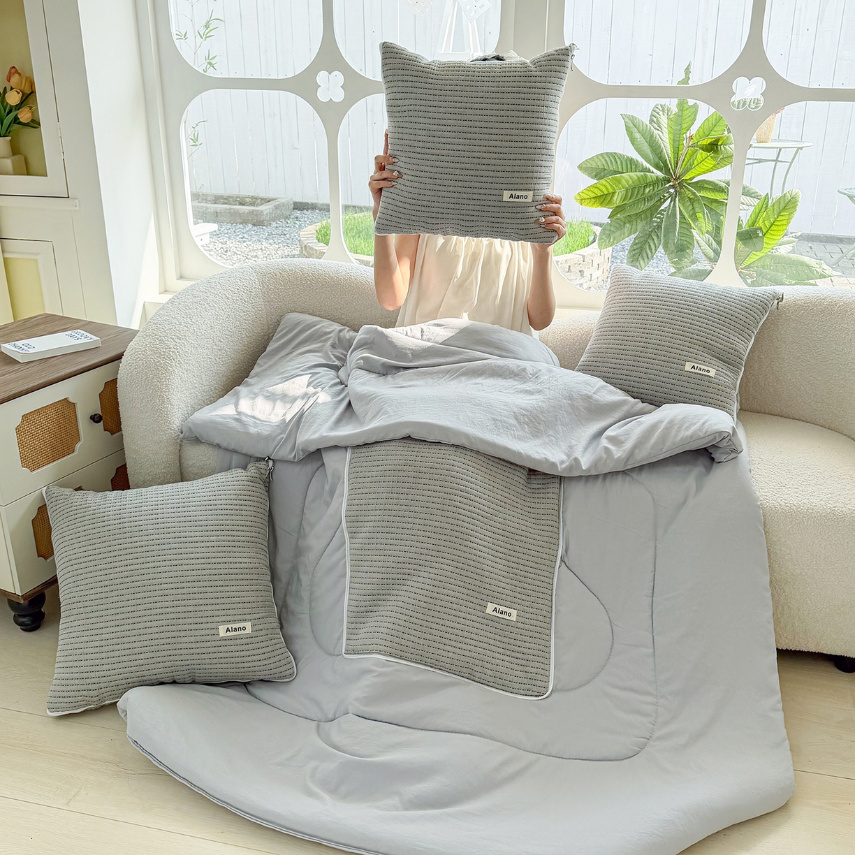 91家纺网 家纺一手货源 找家纺 番茄+ 2026新款春夏色织全棉极简主义抱枕被 莫兰迪灰