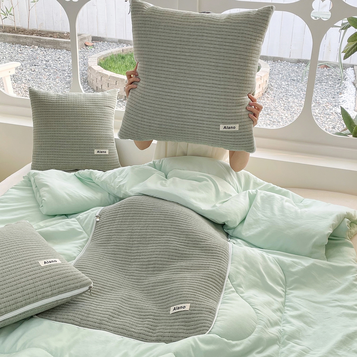 91家纺网 家纺一手货源 找家纺 番茄+ 2026新款春夏色织全棉极简主义抱枕被 鼠尾草绿