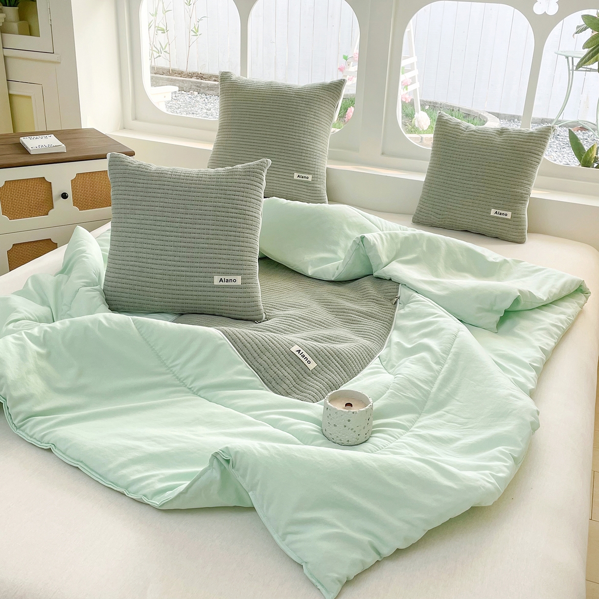 91家纺网 家纺一手货源 找家纺 番茄+ 2026新款春夏色织全棉极简主义抱枕被 鼠尾草绿