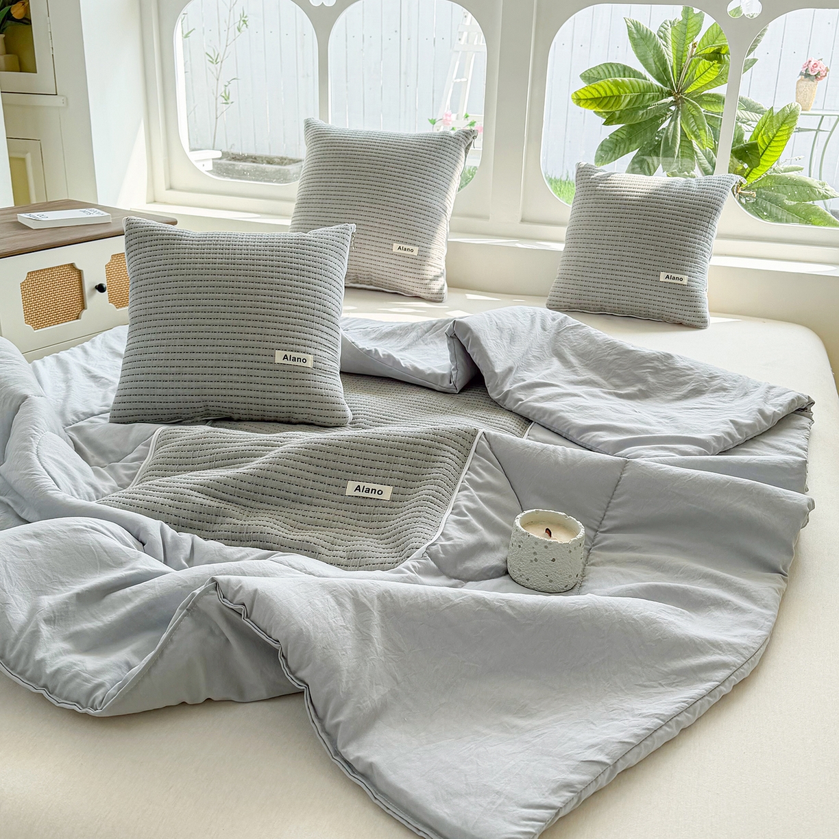 91家纺网 家纺一手货源 找家纺 番茄+ 2026新款春夏色织全棉极简主义抱枕被 莫兰迪灰