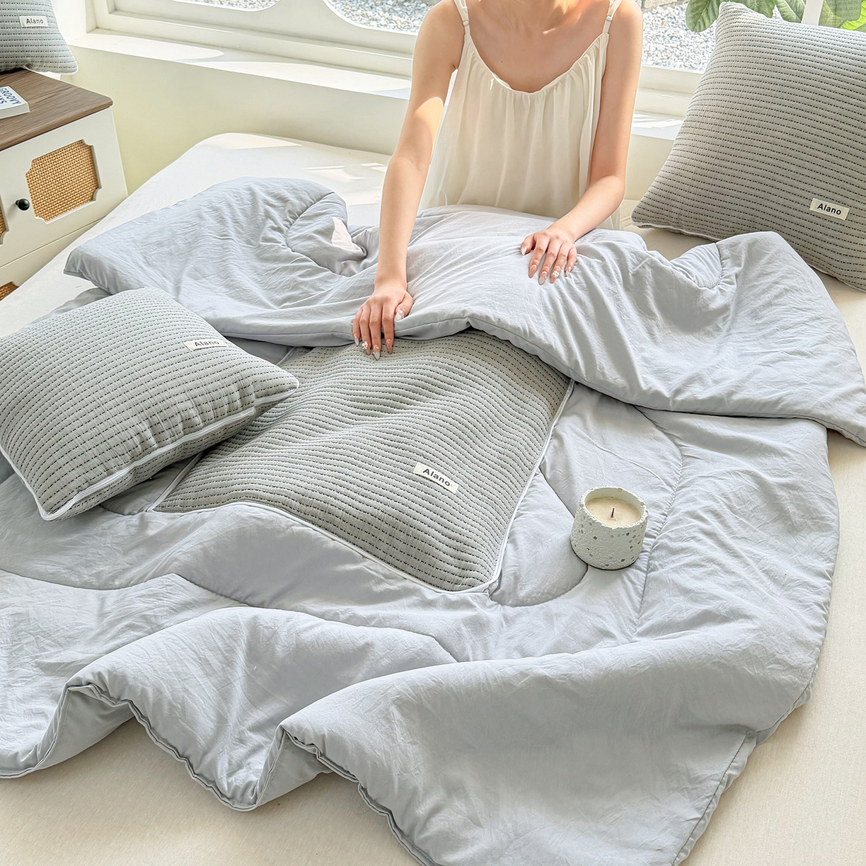 91家纺网 家纺一手货源 找家纺 番茄+ 2026新款春夏色织全棉极简主义抱枕被 莫兰迪灰