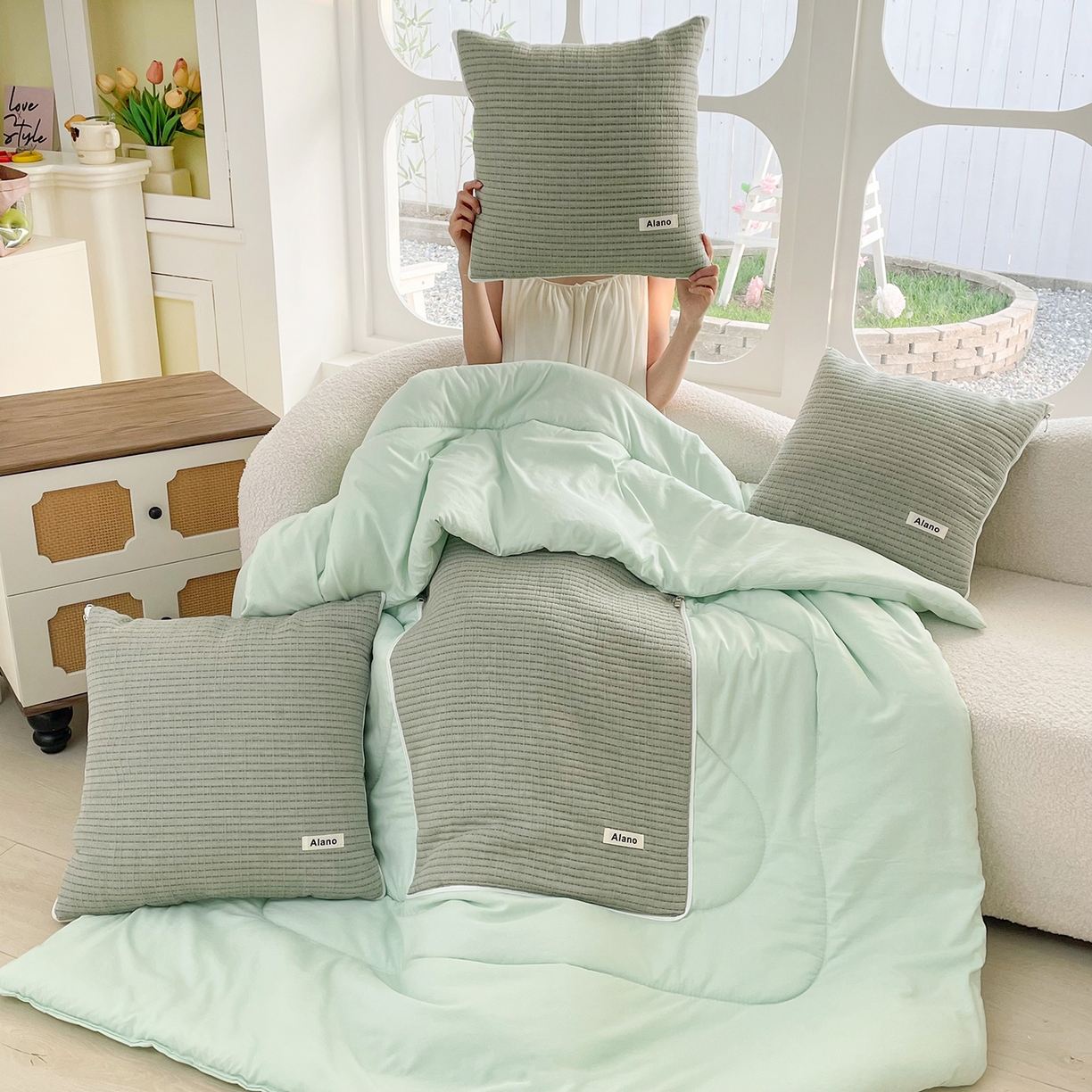 91家纺网 家纺一手货源 找家纺 番茄+ 2026新款春夏色织全棉极简主义抱枕被 鼠尾草绿