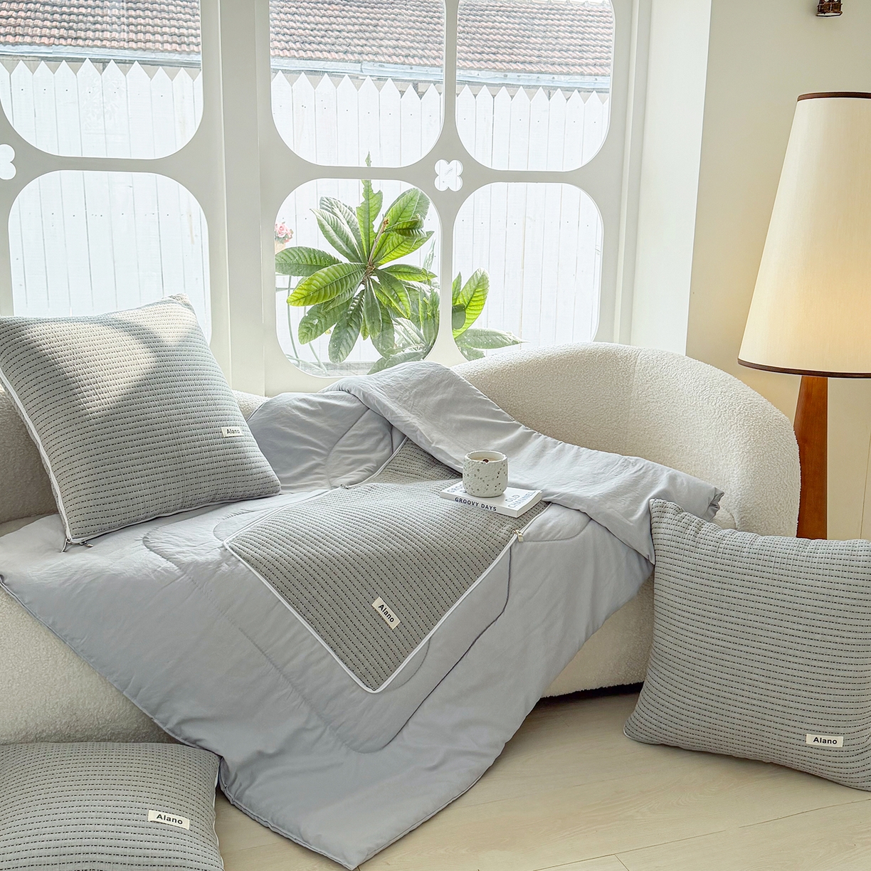 91家纺网 家纺一手货源 找家纺 番茄+ 2026新款春夏色织全棉极简主义抱枕被 莫兰迪灰