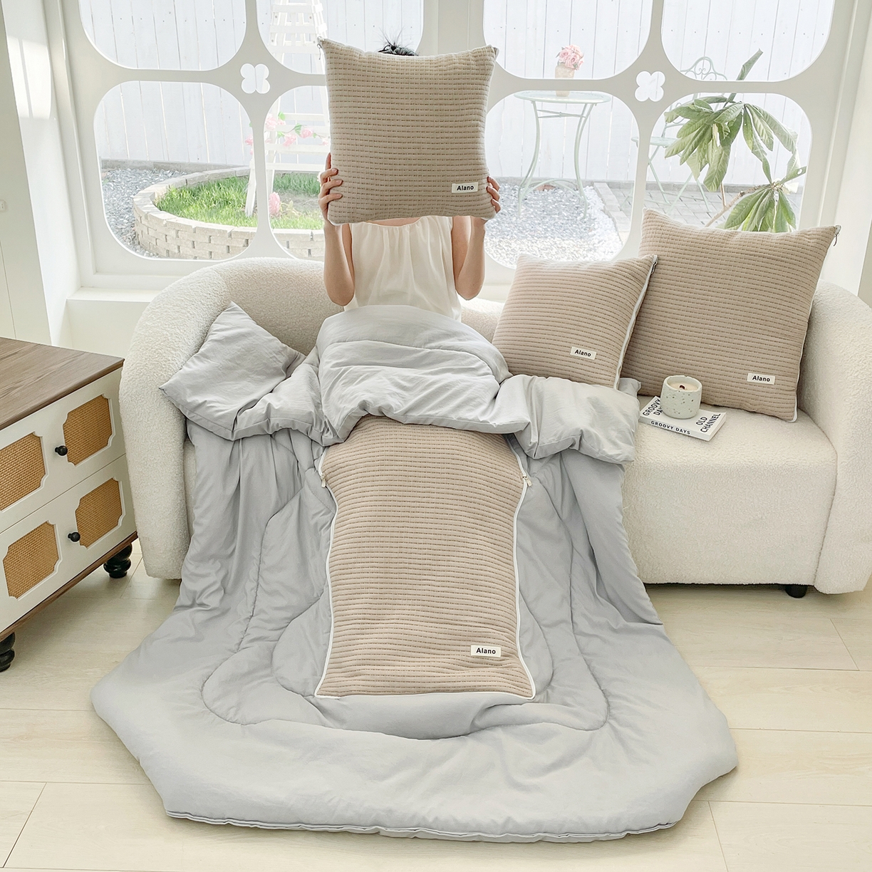 91家纺网 家纺一手货源 找家纺 番茄+ 2026新款春夏色织全棉极简主义抱枕被 浅咖