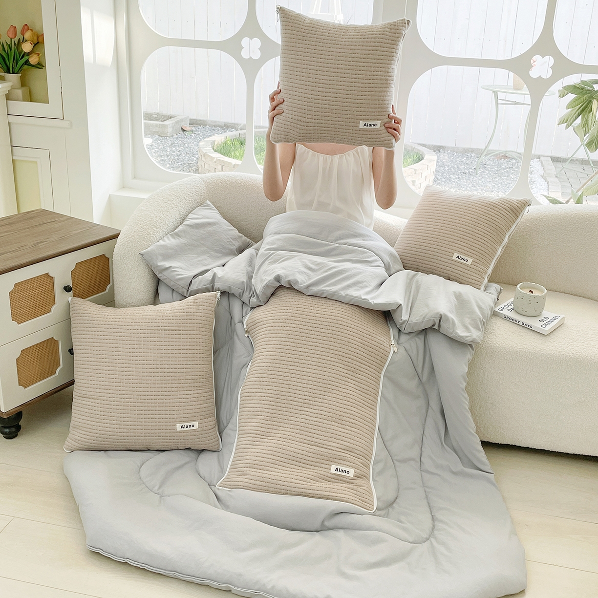 91家纺网 家纺一手货源 找家纺 番茄+ 2026新款春夏色织全棉极简主义抱枕被 浅咖