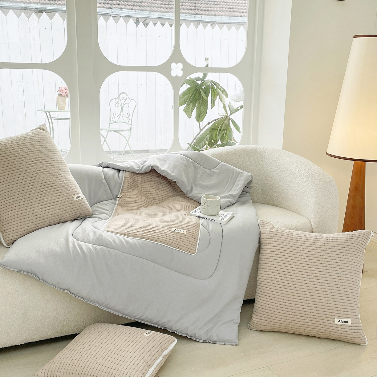 91家纺网 家纺一手货源 找家纺 番茄+ 2026新款春夏色织全棉极简主义抱枕被 浅咖