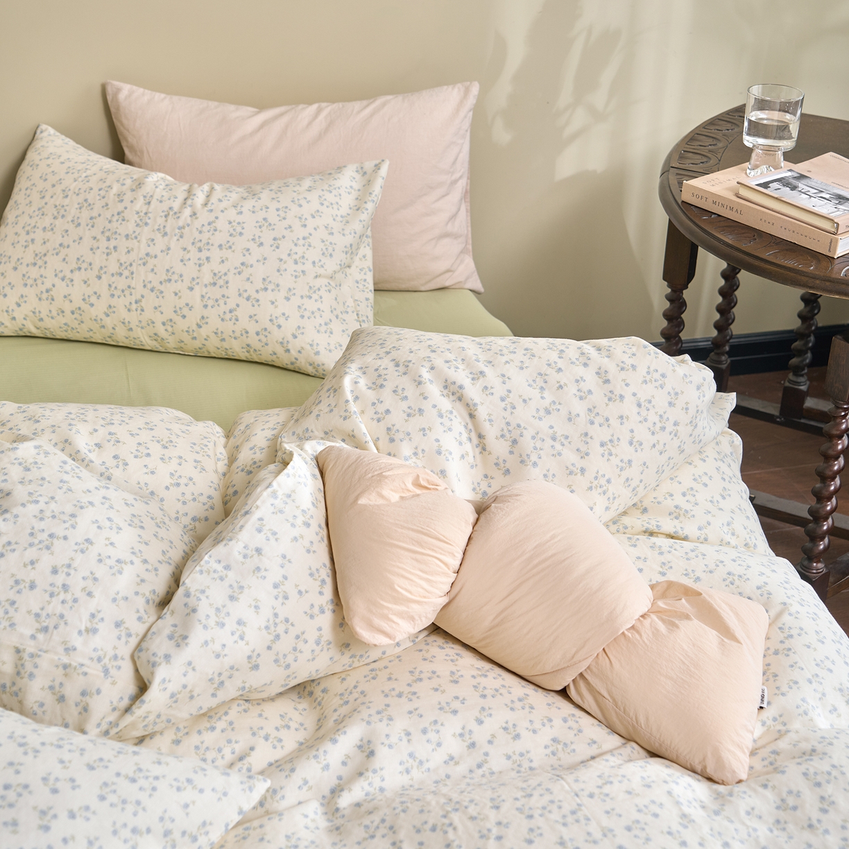 91家纺网 家纺一手货源 找家纺 洋铭区（原狠狠爱） 2026春季新款简约全棉 无边双层纱 四件套系列 迷你小兰花