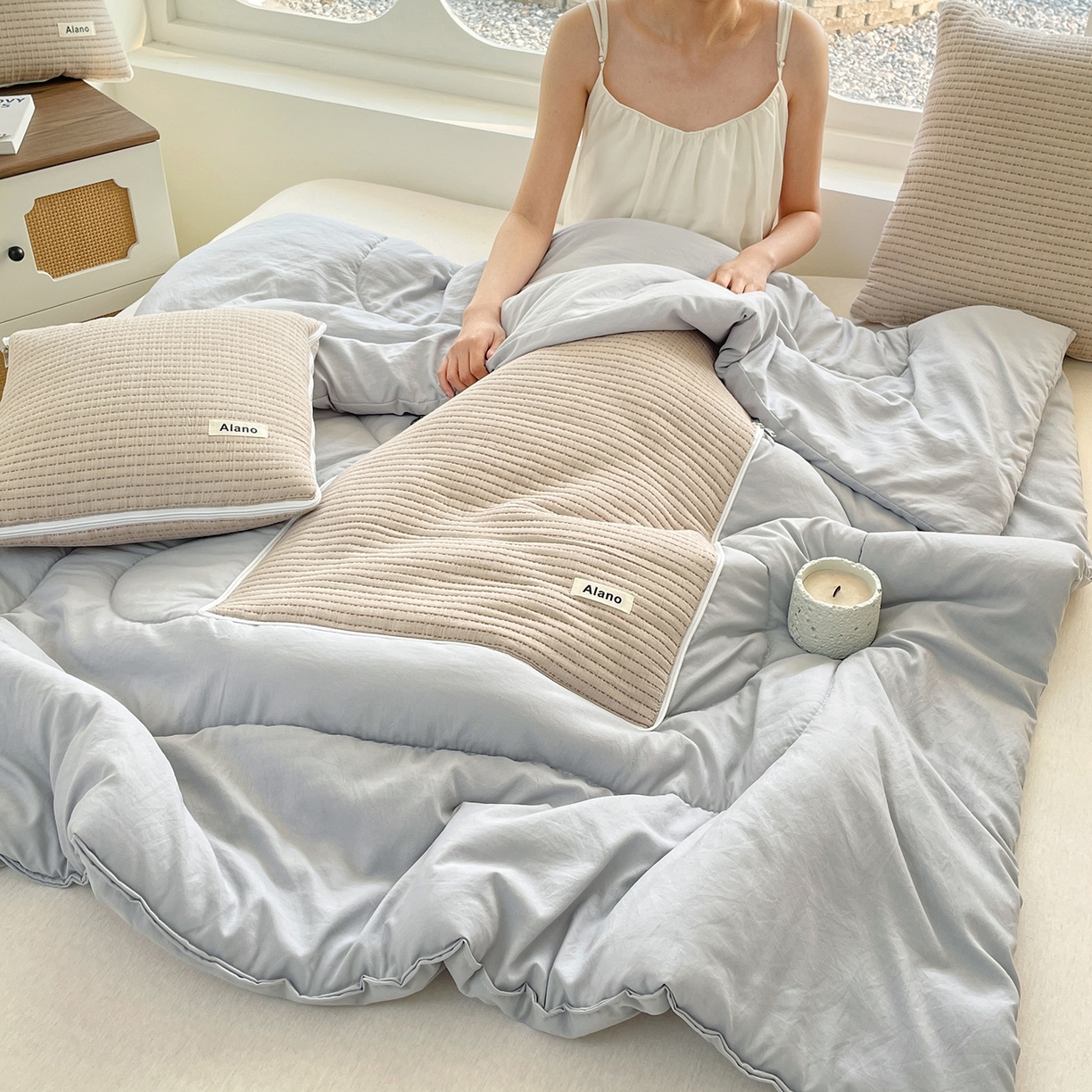 91家纺网 家纺一手货源 找家纺 番茄+ 2026新款春夏色织全棉极简主义抱枕被 浅咖