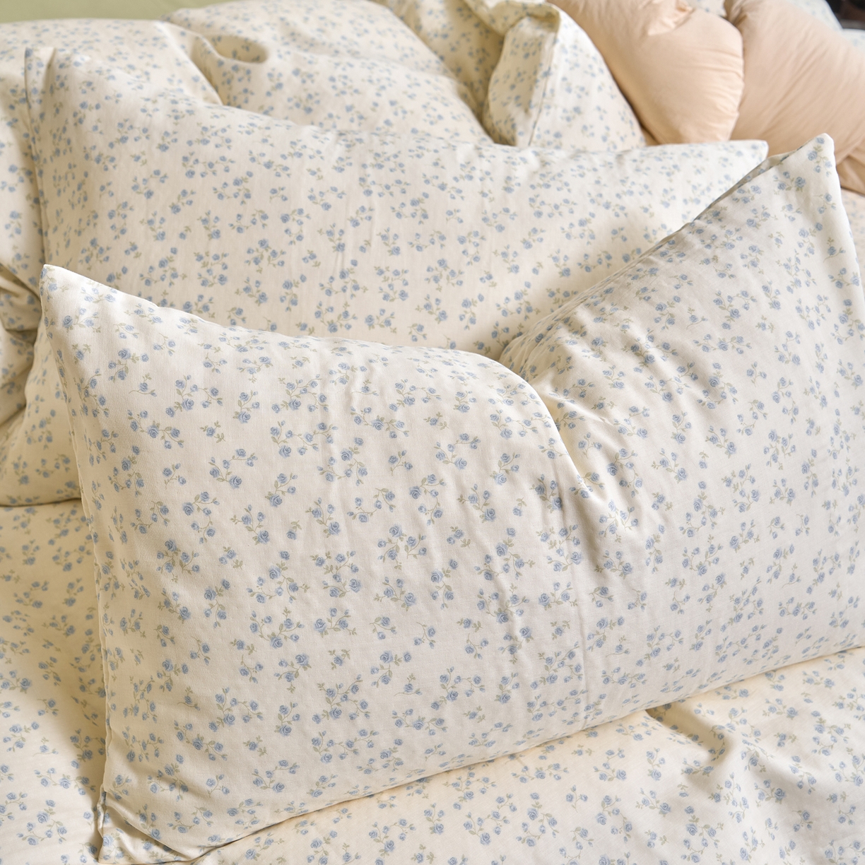 91家纺网 家纺一手货源 找家纺 洋铭区（原狠狠爱） 2026春季新款简约全棉 无边双层纱 四件套系列 迷你小兰花