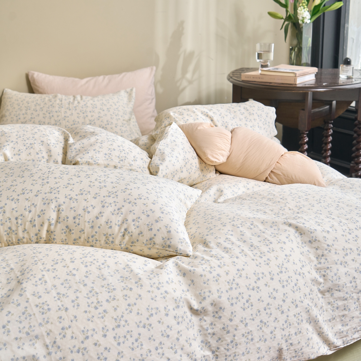 91家纺网 家纺一手货源 找家纺 洋铭区（原狠狠爱） 2026春季新款简约全棉 无边双层纱 四件套系列 迷你小兰花