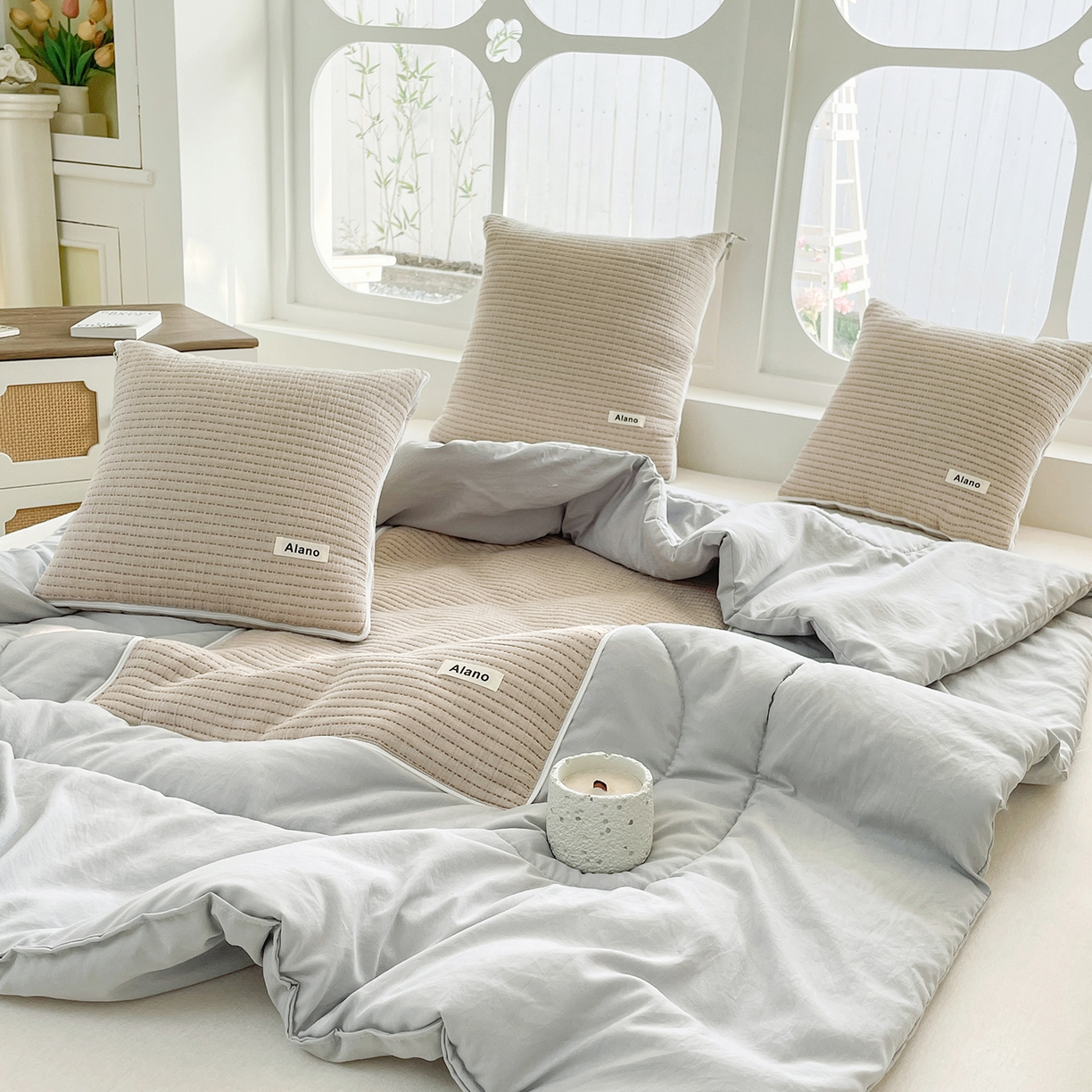 91家纺网 家纺一手货源 找家纺 番茄+ 2026新款春夏色织全棉极简主义抱枕被 浅咖