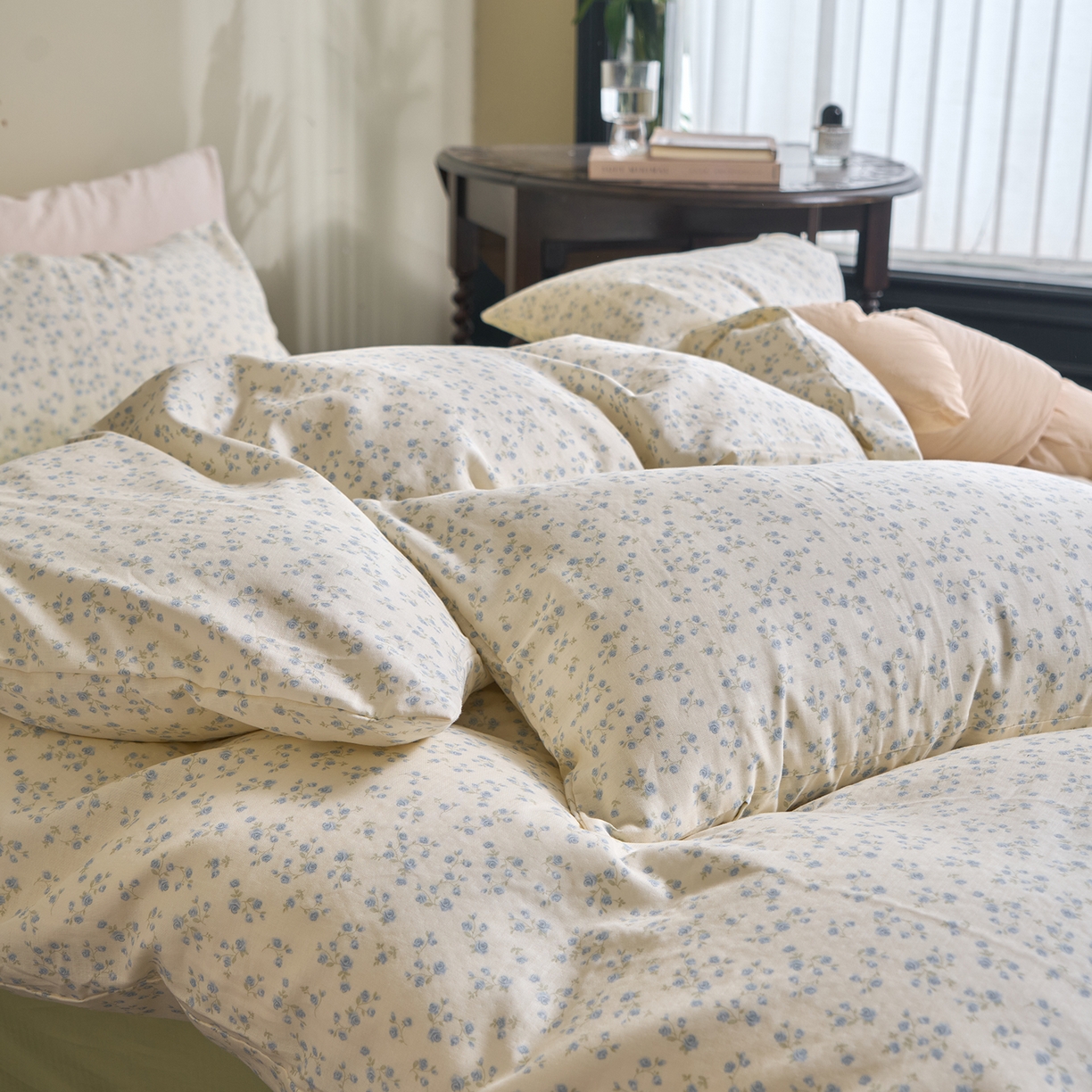 91家纺网 家纺一手货源 找家纺 洋铭区（原狠狠爱） 2026春季新款简约全棉 无边双层纱 四件套系列 迷你小兰花