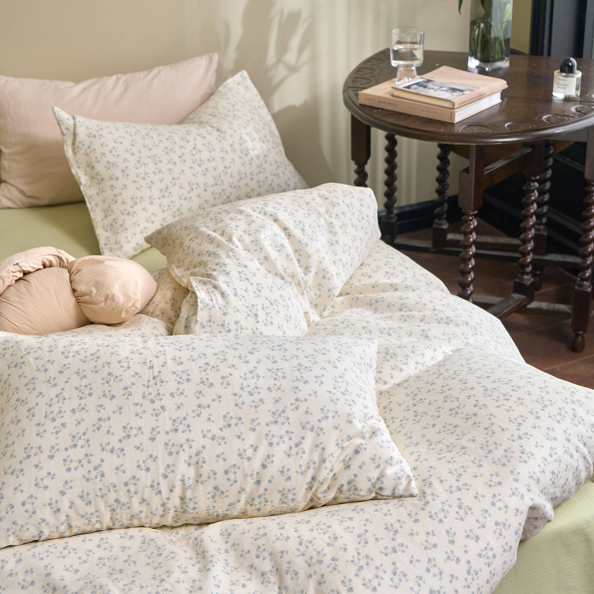 91家纺网 家纺一手货源 找家纺 洋铭区（原狠狠爱） 2026春季新款简约全棉 无边双层纱 四件套系列 迷你小兰花