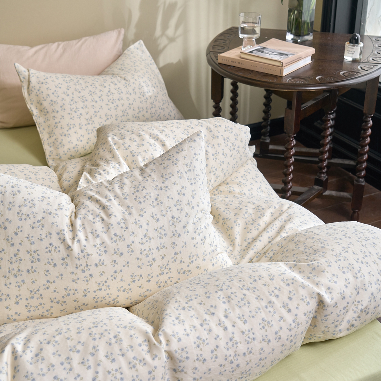 91家纺网 家纺一手货源 找家纺 洋铭区（原狠狠爱） 2026春季新款简约全棉 无边双层纱 四件套系列 迷你小兰花