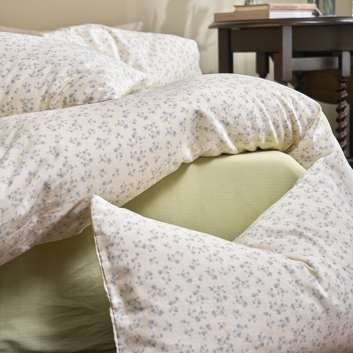 91家纺网 家纺一手货源 找家纺 洋铭区（原狠狠爱） 2026春季新款简约全棉 无边双层纱 四件套系列 迷你小兰花