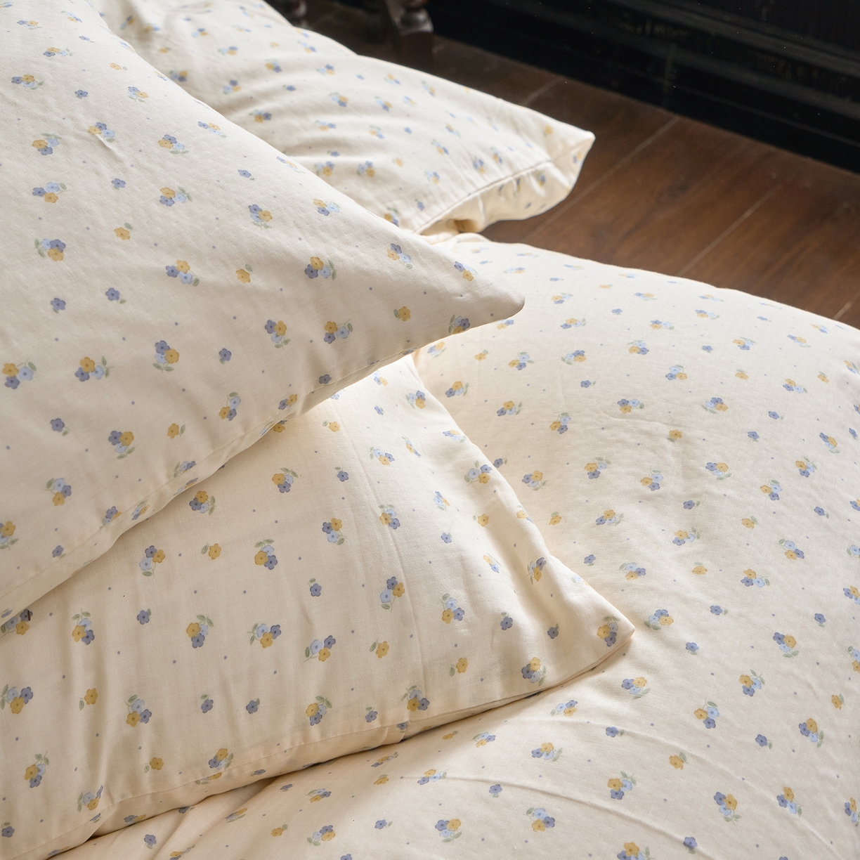 91家纺网 家纺一手货源 找家纺 洋铭区（原狠狠爱） 2026春季新款简约全棉 无边双层纱 四件套系列 米兰小花