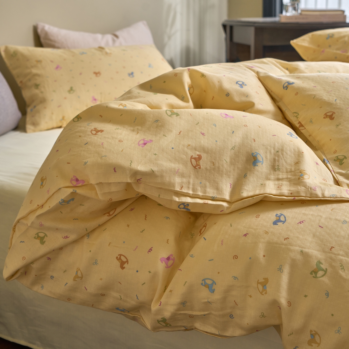 91家纺网 家纺一手货源 找家纺 洋铭区（原狠狠爱） 2026春季新款简约全棉 无边双层纱 四件套系列 魔法小马