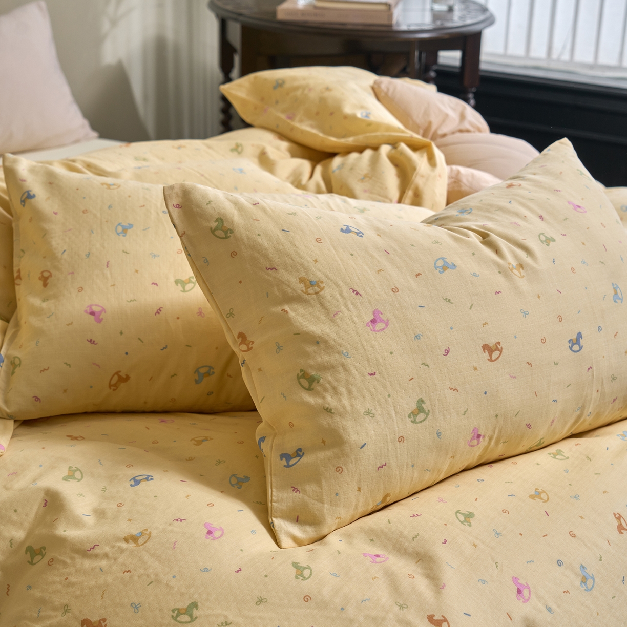 91家纺网 家纺一手货源 找家纺 洋铭区（原狠狠爱） 2026春季新款简约全棉 无边双层纱 四件套系列 魔法小马