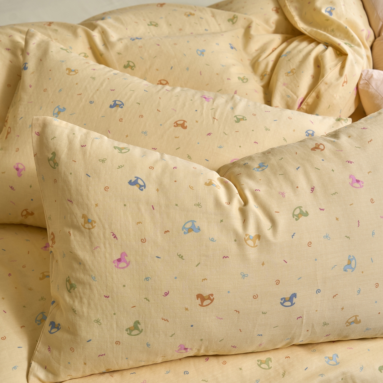 91家纺网 家纺一手货源 找家纺 洋铭区（原狠狠爱） 2026春季新款简约全棉 无边双层纱 四件套系列 魔法小马