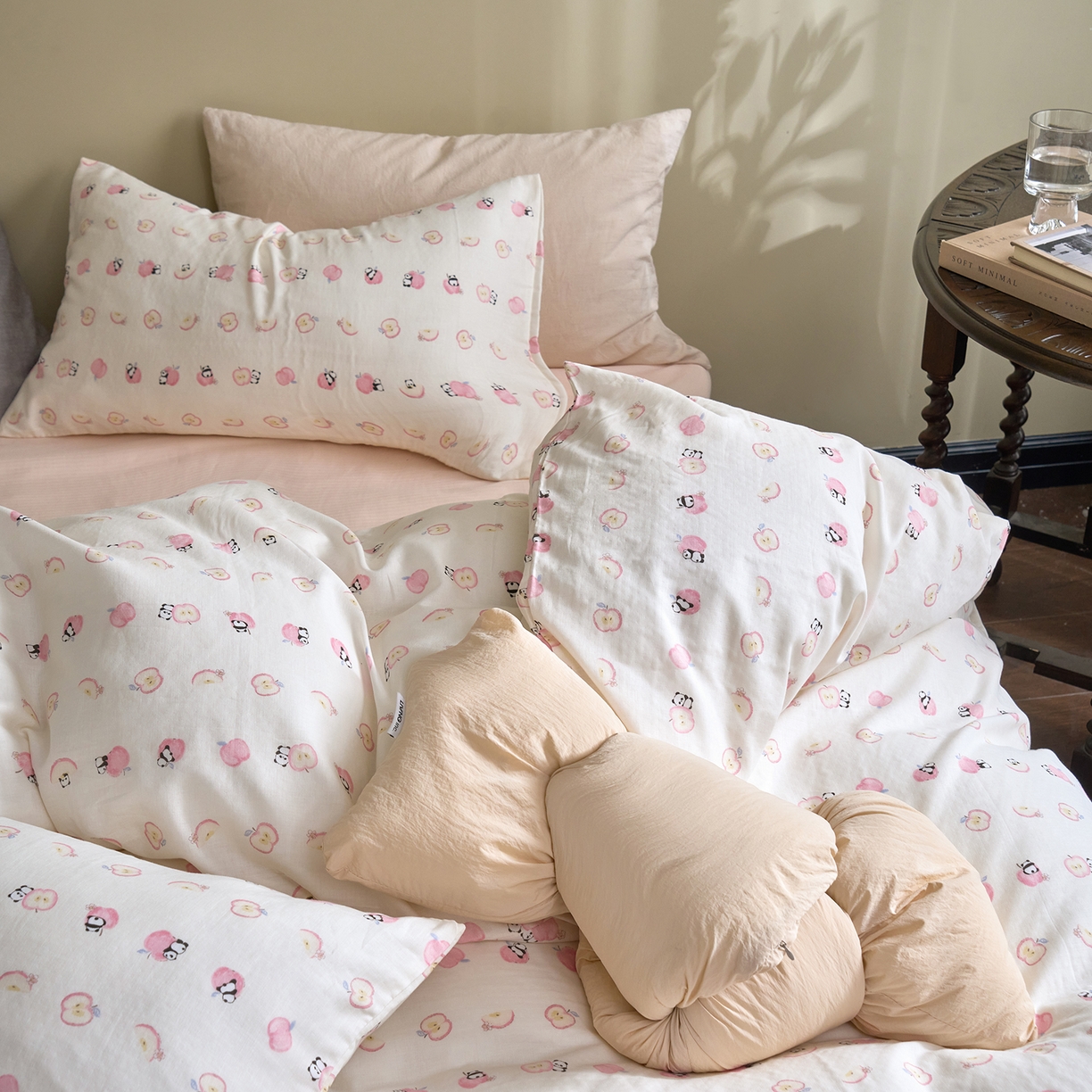 91家纺网 家纺一手货源 找家纺 洋铭区（原狠狠爱） 2026春季新款简约全棉 无边双层纱 四件套系列 苹果小熊猫