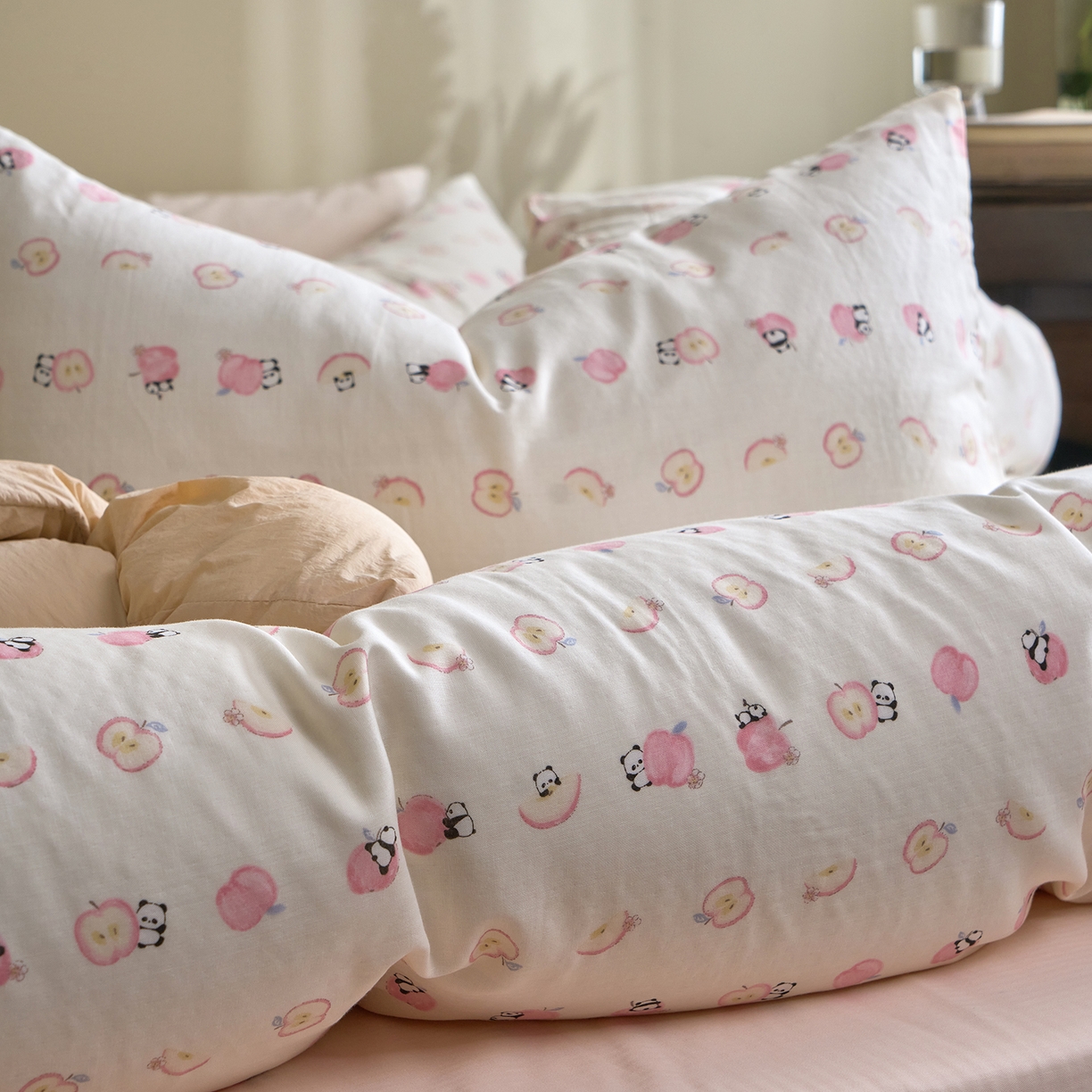 91家纺网 家纺一手货源 找家纺 洋铭区（原狠狠爱） 2026春季新款简约全棉 无边双层纱 四件套系列 苹果小熊猫