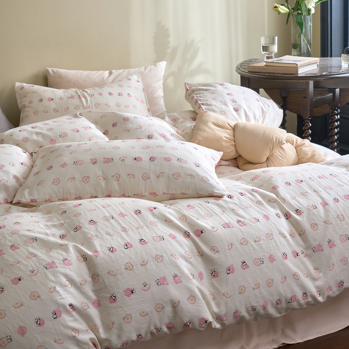 91家纺网 家纺一手货源 找家纺 洋铭区（原狠狠爱） 2026春季新款简约全棉 无边双层纱 四件套系列 苹果小熊猫