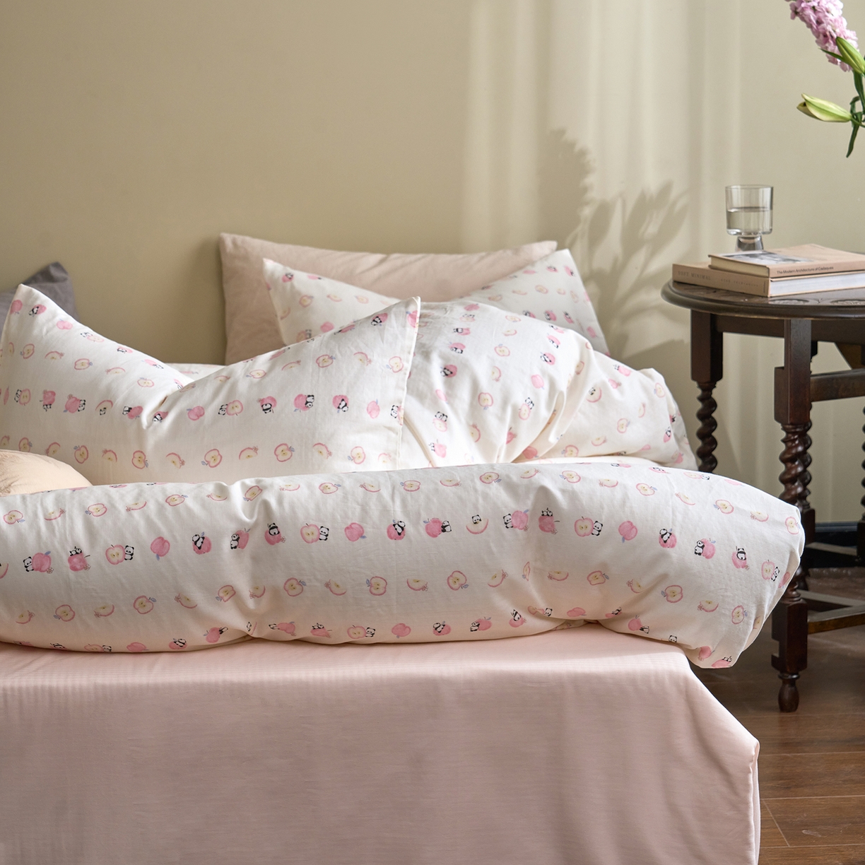 91家纺网 家纺一手货源 找家纺 洋铭区（原狠狠爱） 2026春季新款简约全棉 无边双层纱 四件套系列 苹果小熊猫