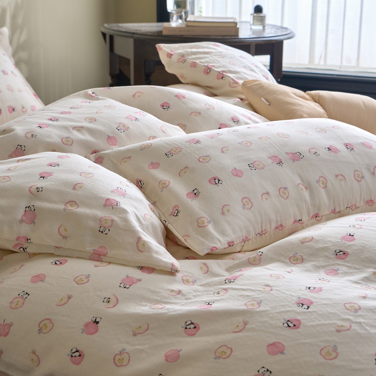 91家纺网 家纺一手货源 找家纺 洋铭区（原狠狠爱） 2026春季新款简约全棉 无边双层纱 四件套系列 苹果小熊猫