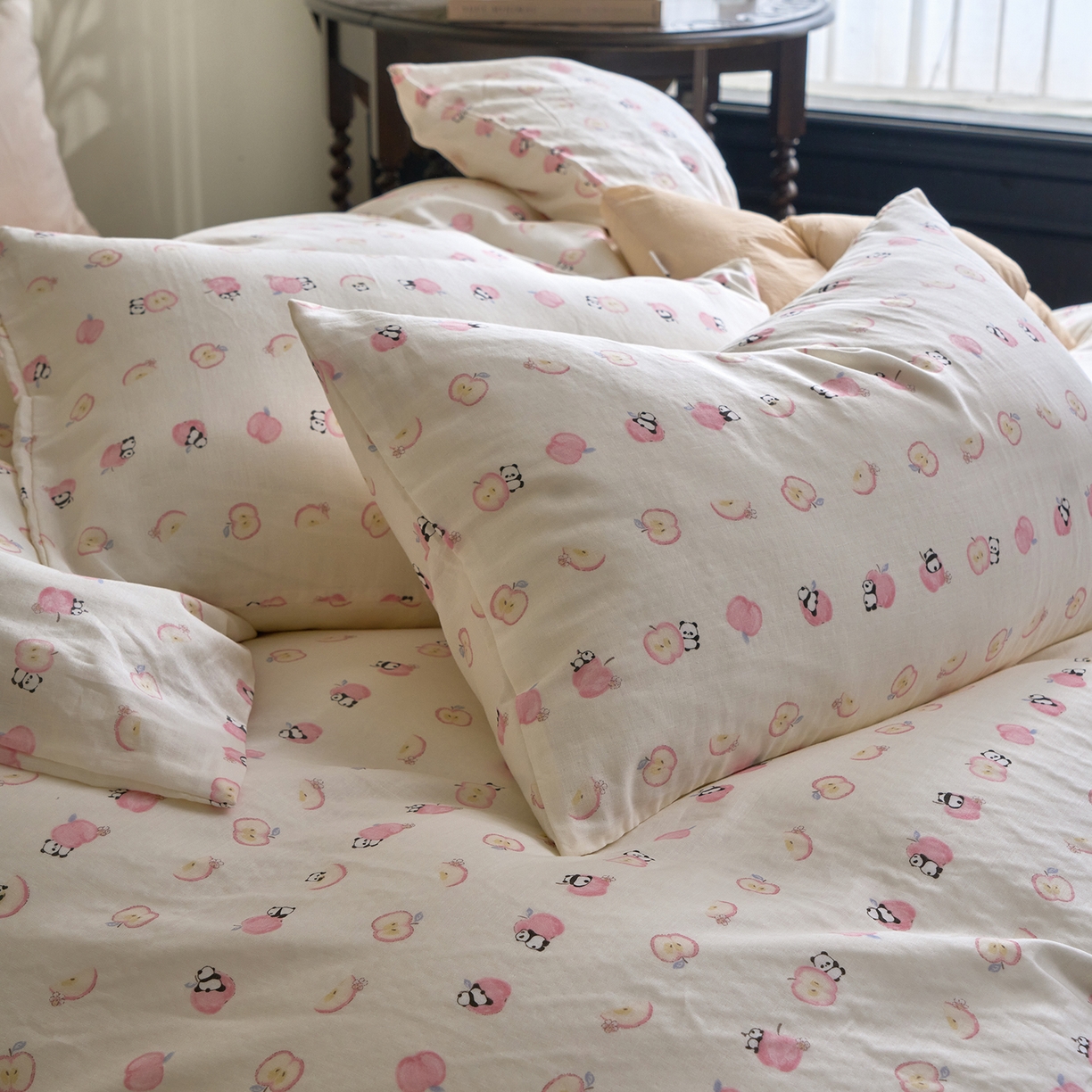 91家纺网 家纺一手货源 找家纺 洋铭区（原狠狠爱） 2026春季新款简约全棉 无边双层纱 四件套系列 苹果小熊猫